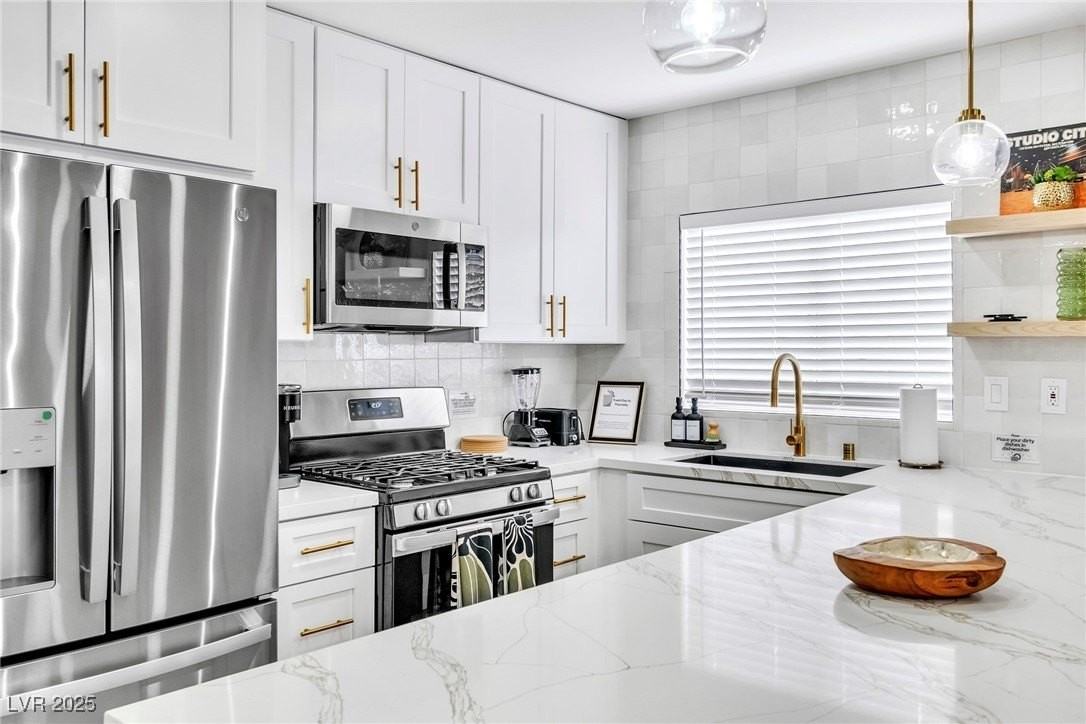 425 Golden Valley Dr - Photo 2 of 48