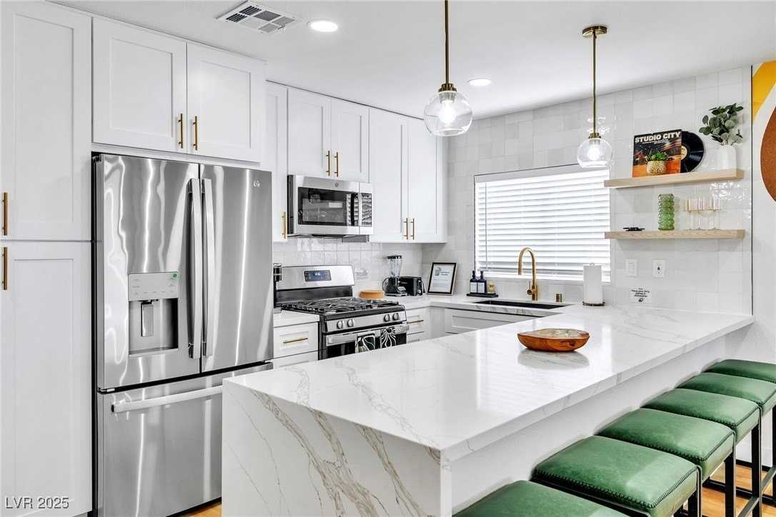 425 Golden Valley Dr - Photo 7 of 48