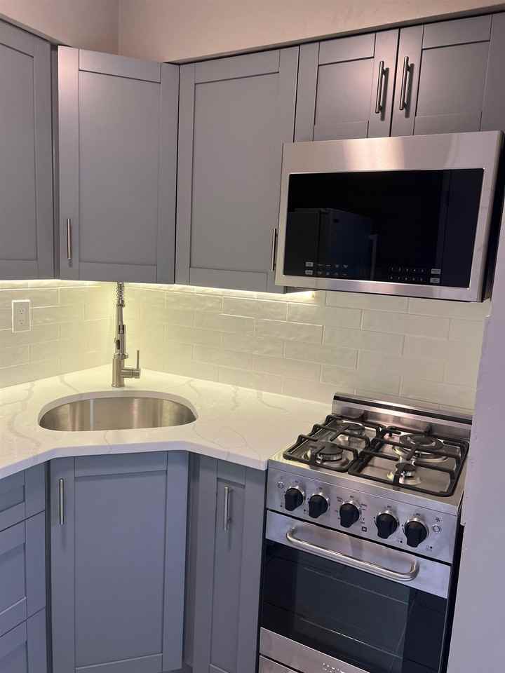 17 68th St #7 - Photo 3 of 15