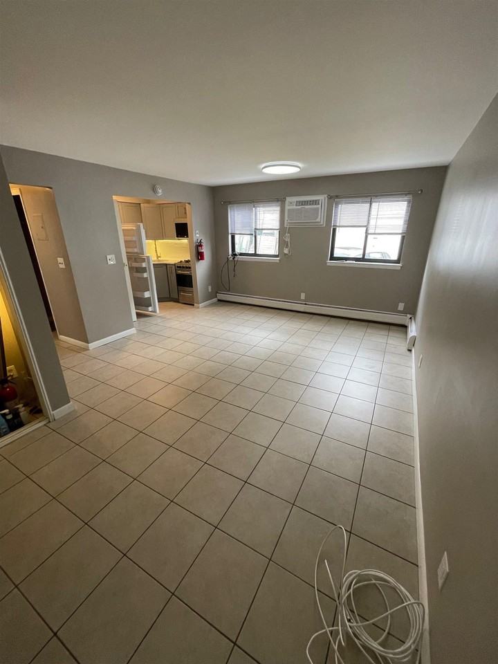 17 68th St #7 - Photo 4 of 15