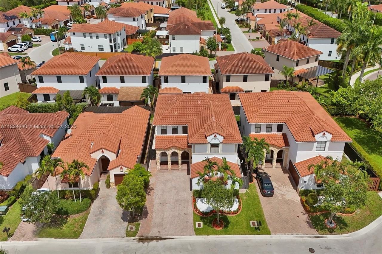 1007 Northwest 99th Court - Photo 3 of 50