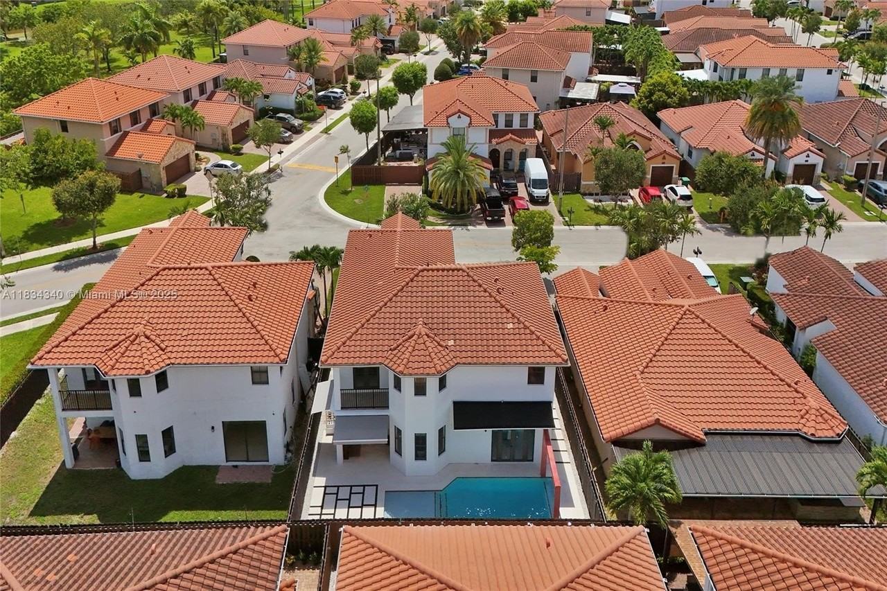 1007 Northwest 99th Court - Photo 7 of 50