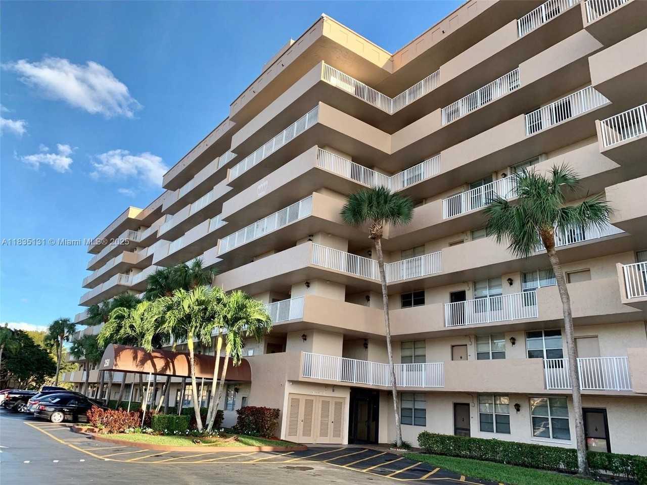 250 Jacaranda Dr #507 - Photo 2 of 28