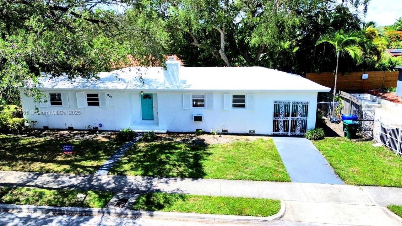 828 Ne 76th St - Photo 3 of 21