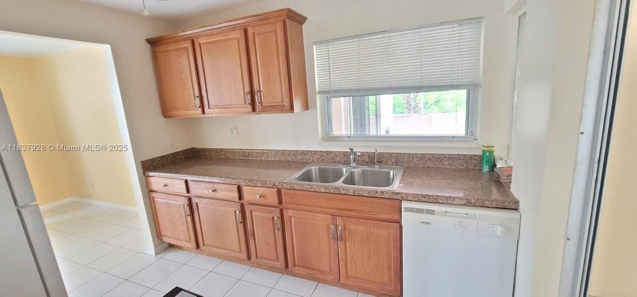 4373 Nw 45th Ave #0 - Photo 3 of 7