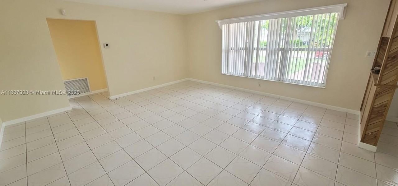 4373 Nw 45th Ave #0 - Photo 6 of 7