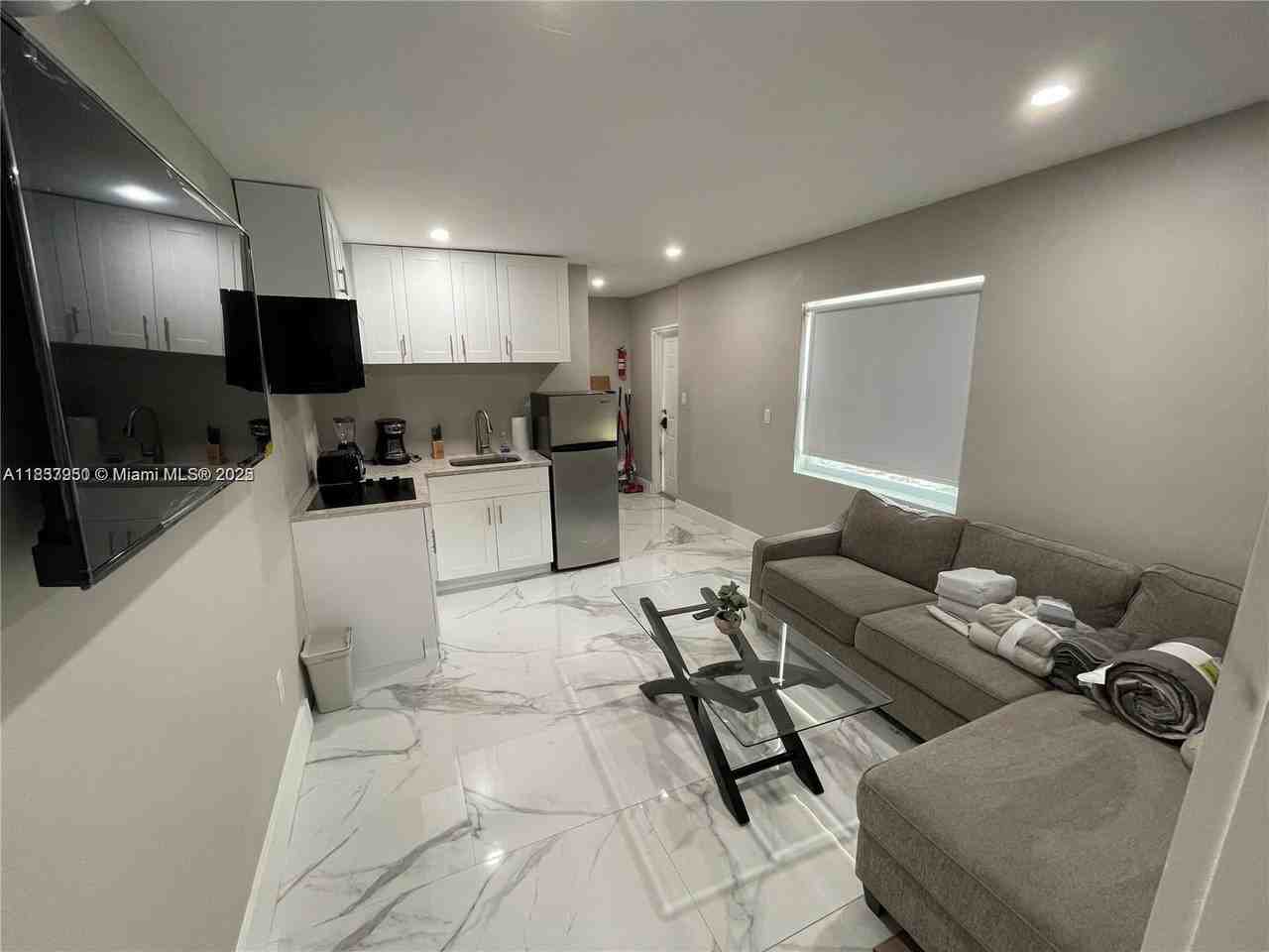 4910 Southwest 28th Terrace #3 - Photo 2 of 6