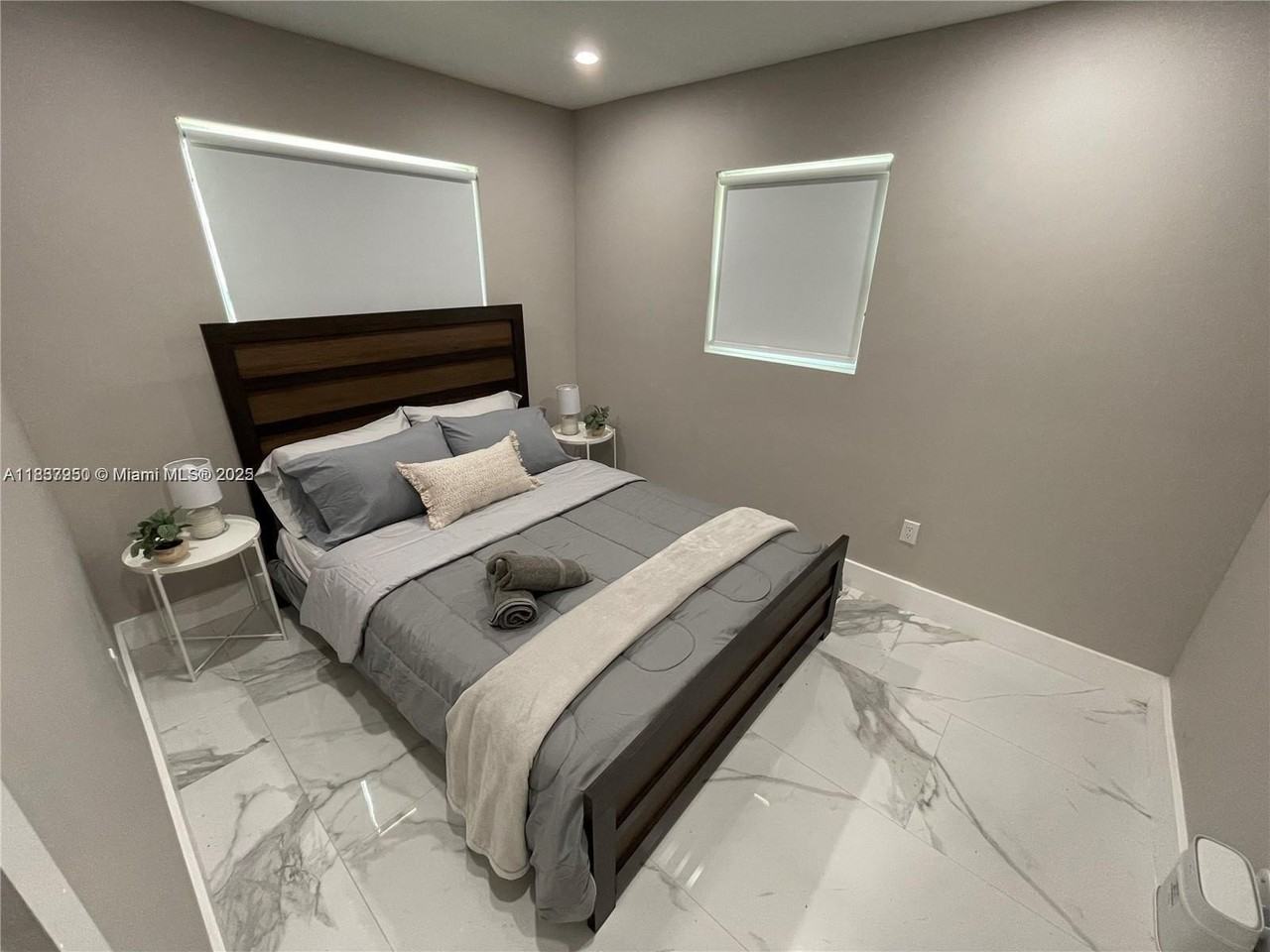 4910 Southwest 28th Terrace #3 - Photo 4 of 6