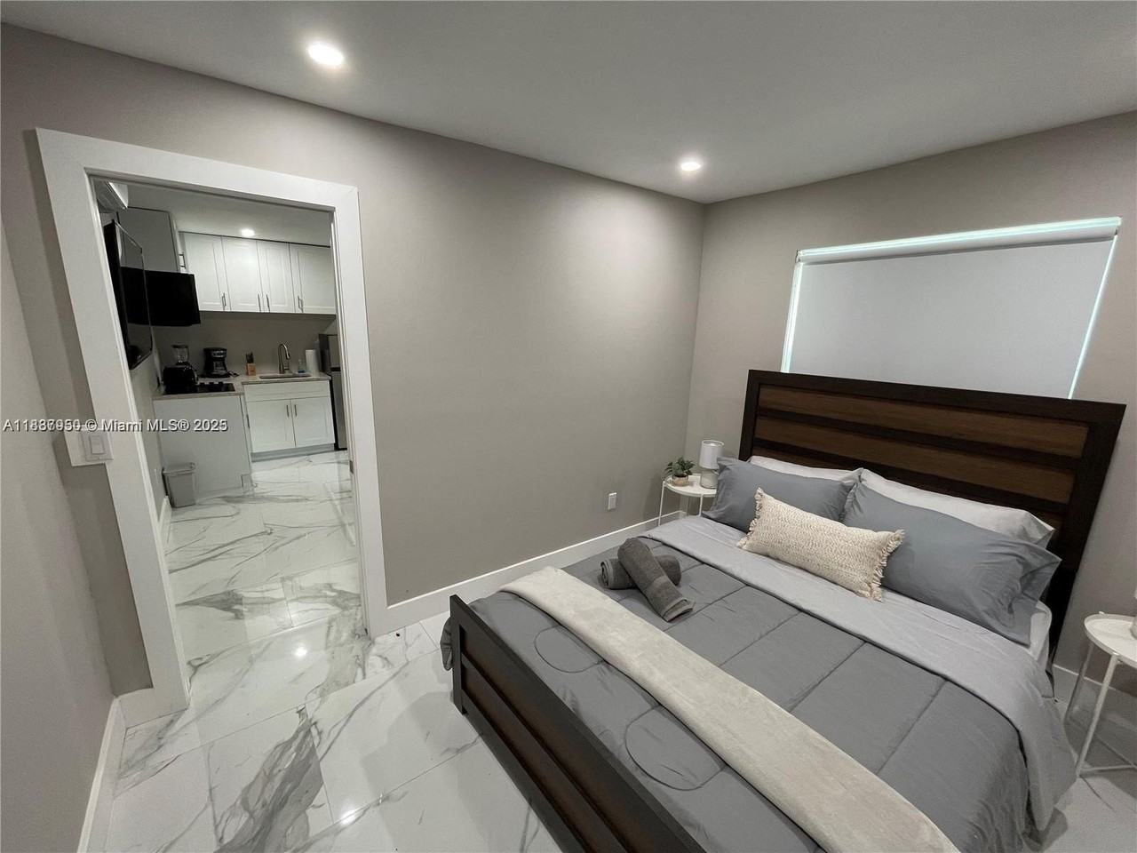 4910 Southwest 28th Terrace #3 - Photo 5 of 6