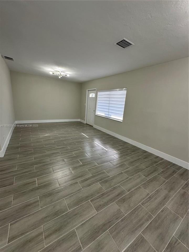 1300 Northwest 7th Terrace - Photo 5 of 18