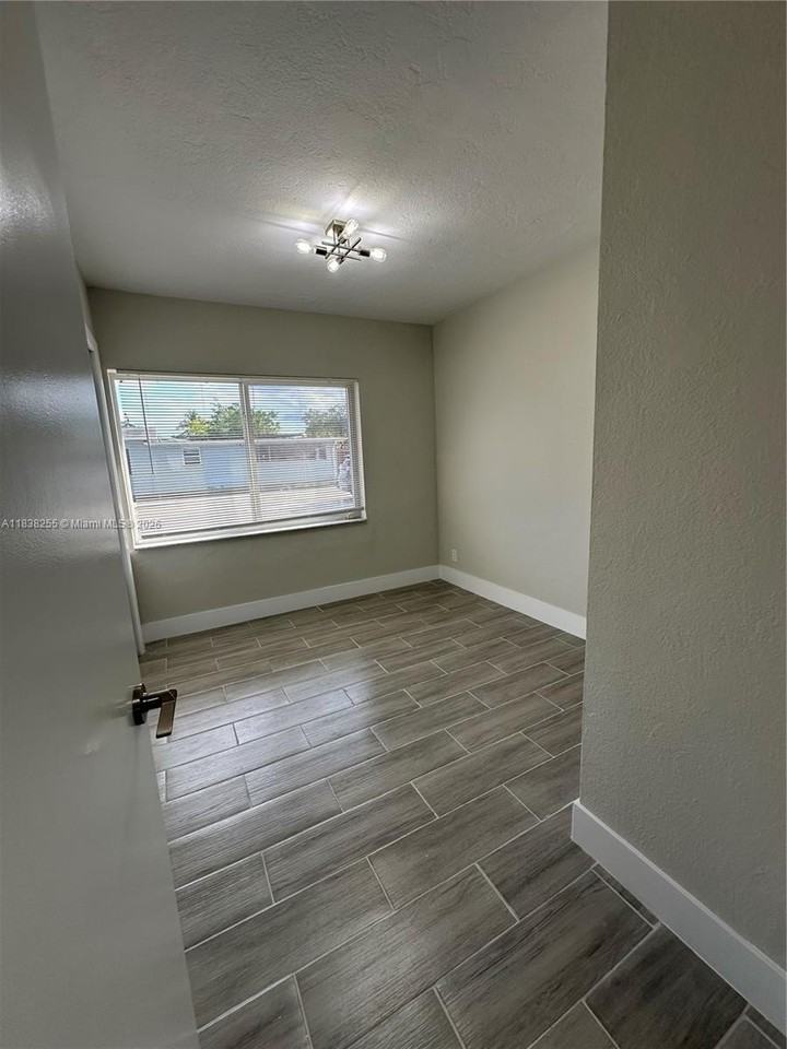 1300 Northwest 7th Terrace - Photo 6 of 18