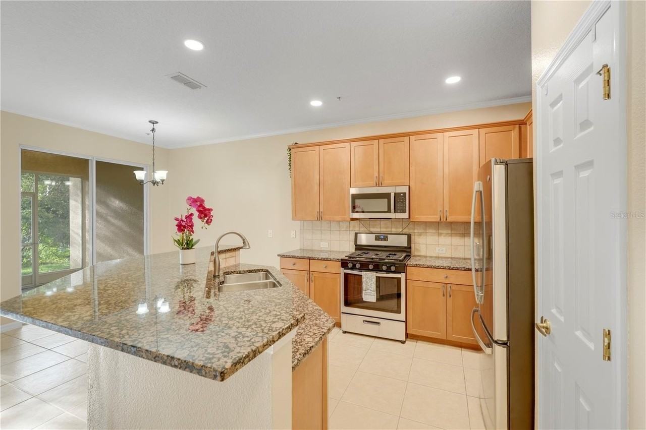 839 Assembly Ct - Photo 3 of 31