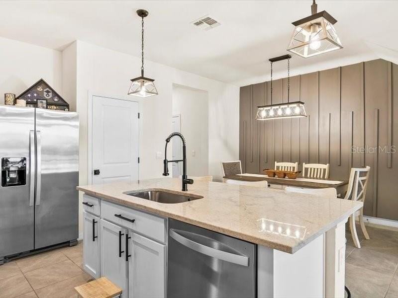 17741 Crescent Moon Loop - Photo 3 of 40