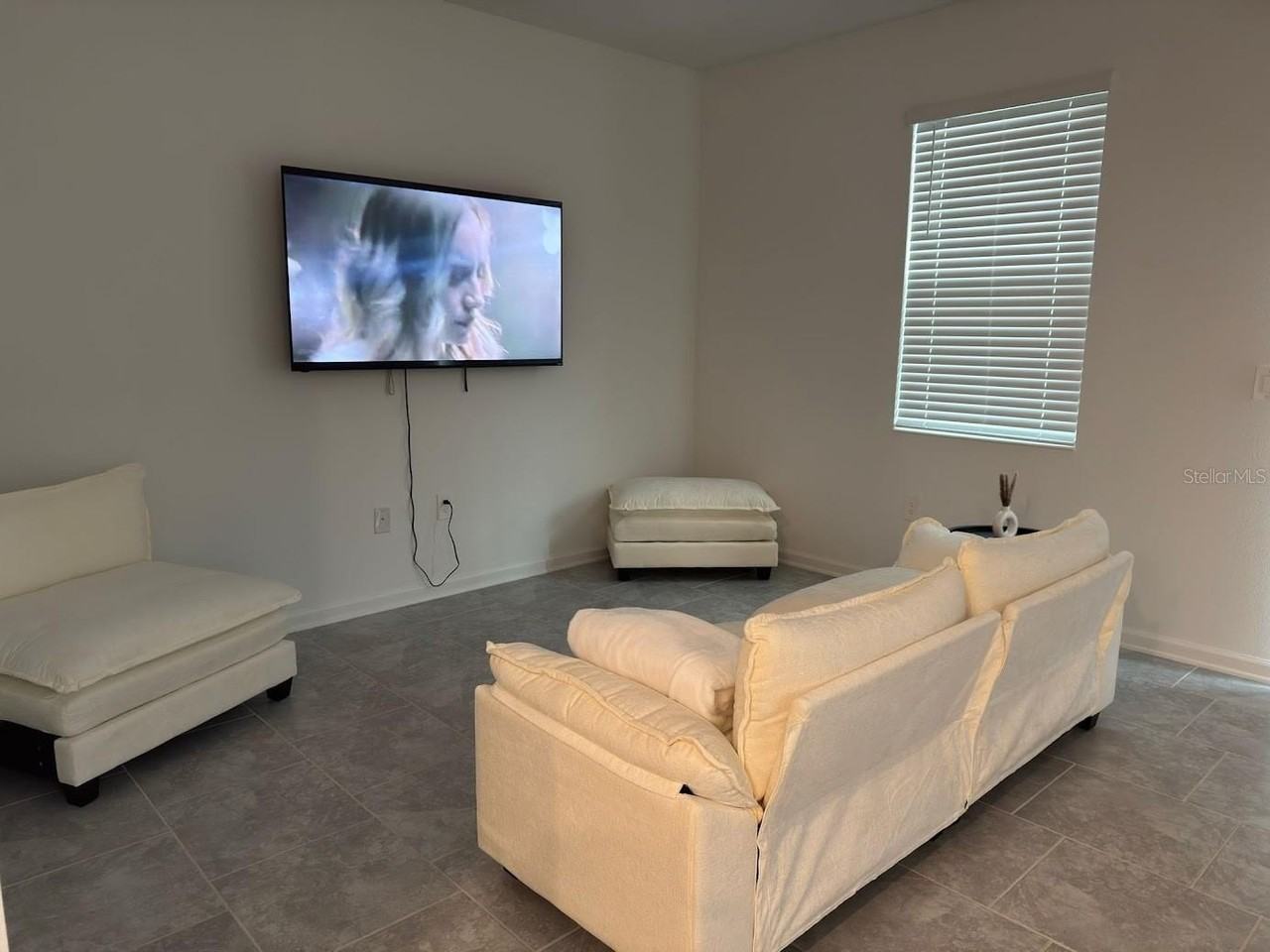 3194 Laurent Loop - Photo 6 of 18