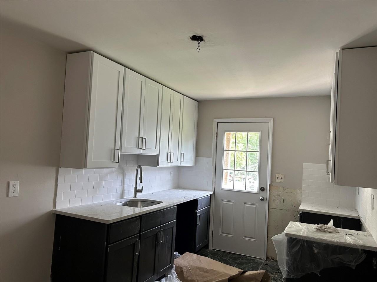 10 N Oak St - Photo 2 of 4