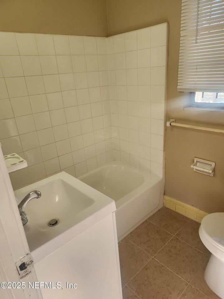 1235 West 5th Street - Photo 7 of 7