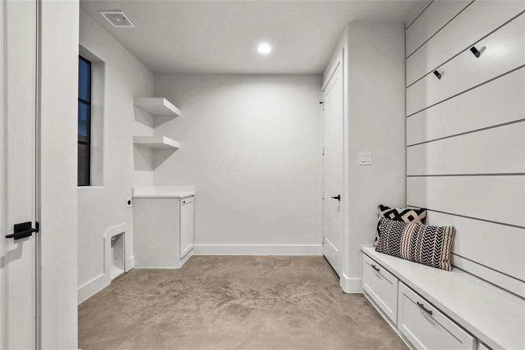 4806 Manett St - Photo 4 of 37