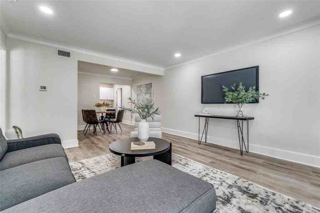 10211 Regal Oaks Dr #120 - Photo 5 of 26