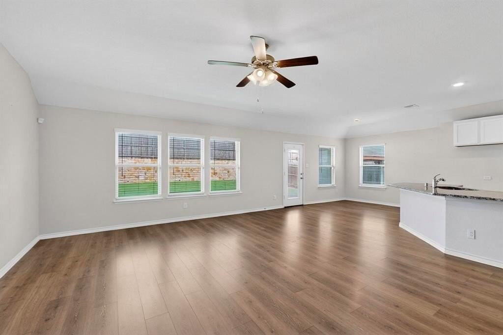 222 Red Oak Dr - Photo 3 of 35