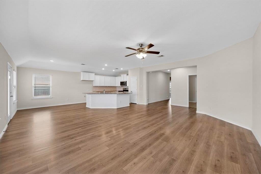 222 Red Oak Dr - Photo 4 of 35