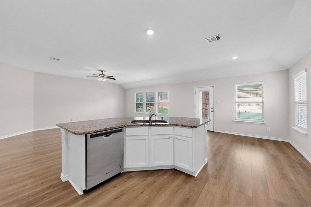 222 Red Oak Dr - Photo 6 of 35