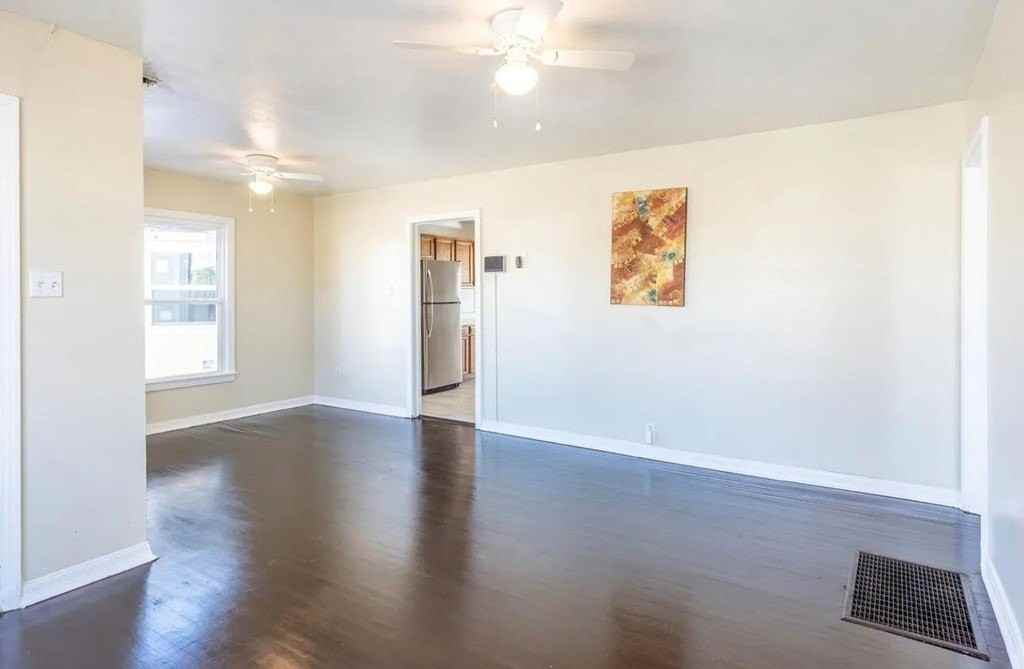 208 N Gillis St - Photo 2 of 14