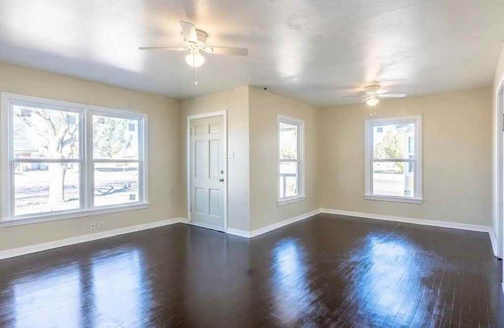 208 N Gillis St - Photo 3 of 14