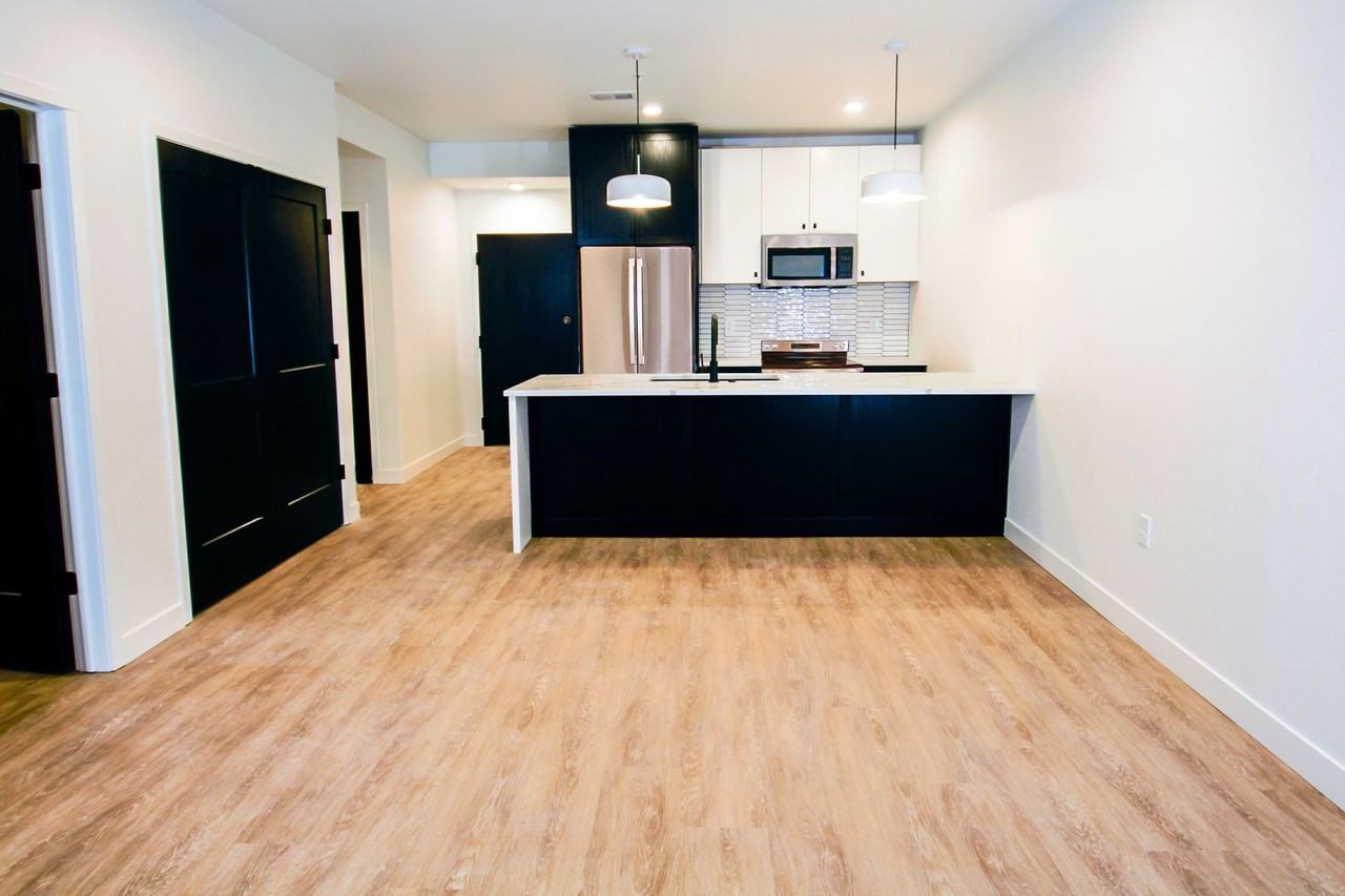 320 East College Avenue - Photo 6 of 8