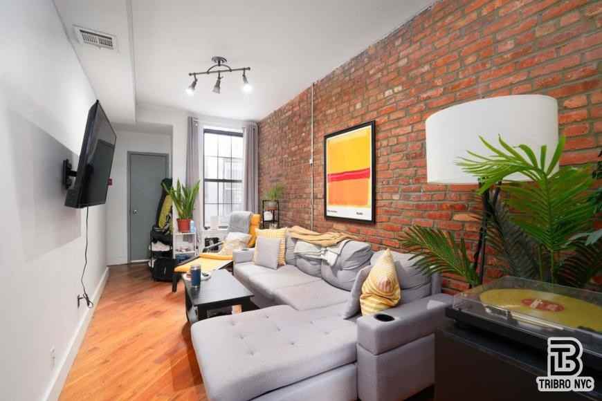 461 Chauncey Street - Photo 5 of 6