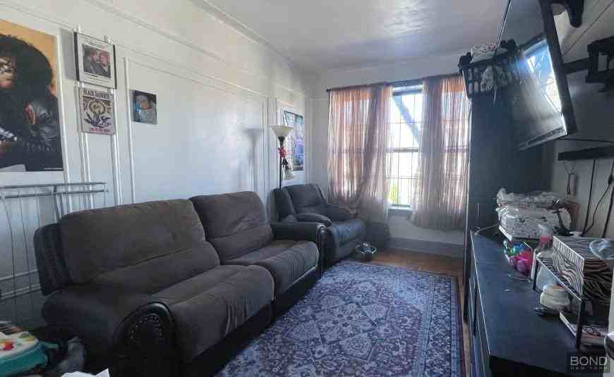 4835 45th St - Photo 3 of 4