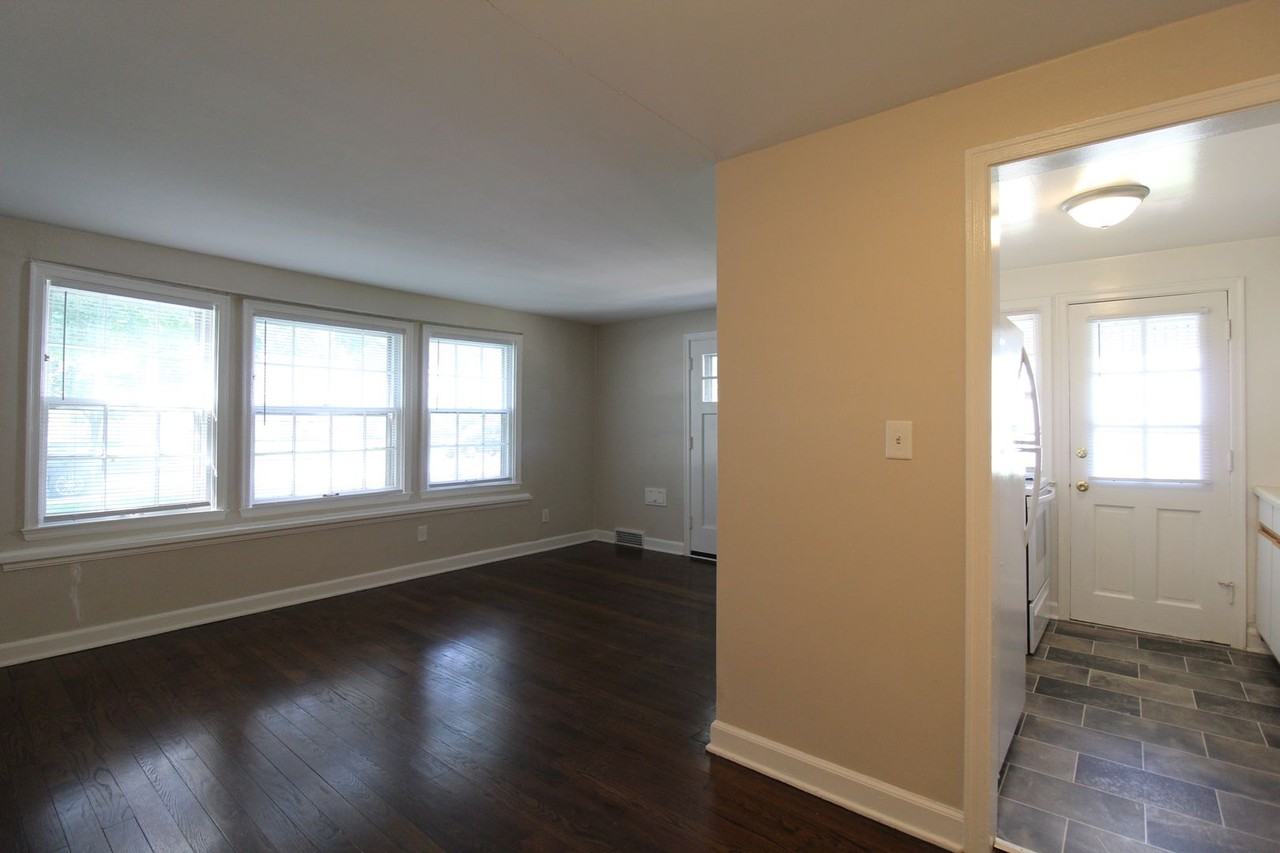320 E 28th Ave - Photo 3 of 8