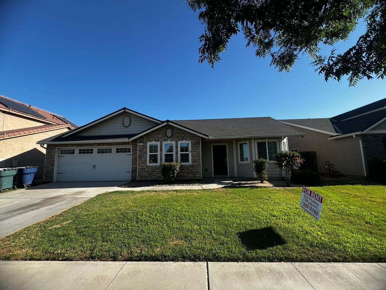 2526 Bell Port Ave - Photo 2 of 15