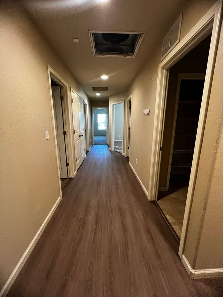 2526 Bell Port Ave - Photo 6 of 15