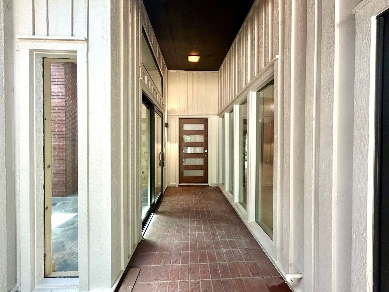 547 N Gray Ave - Photo 2 of 50