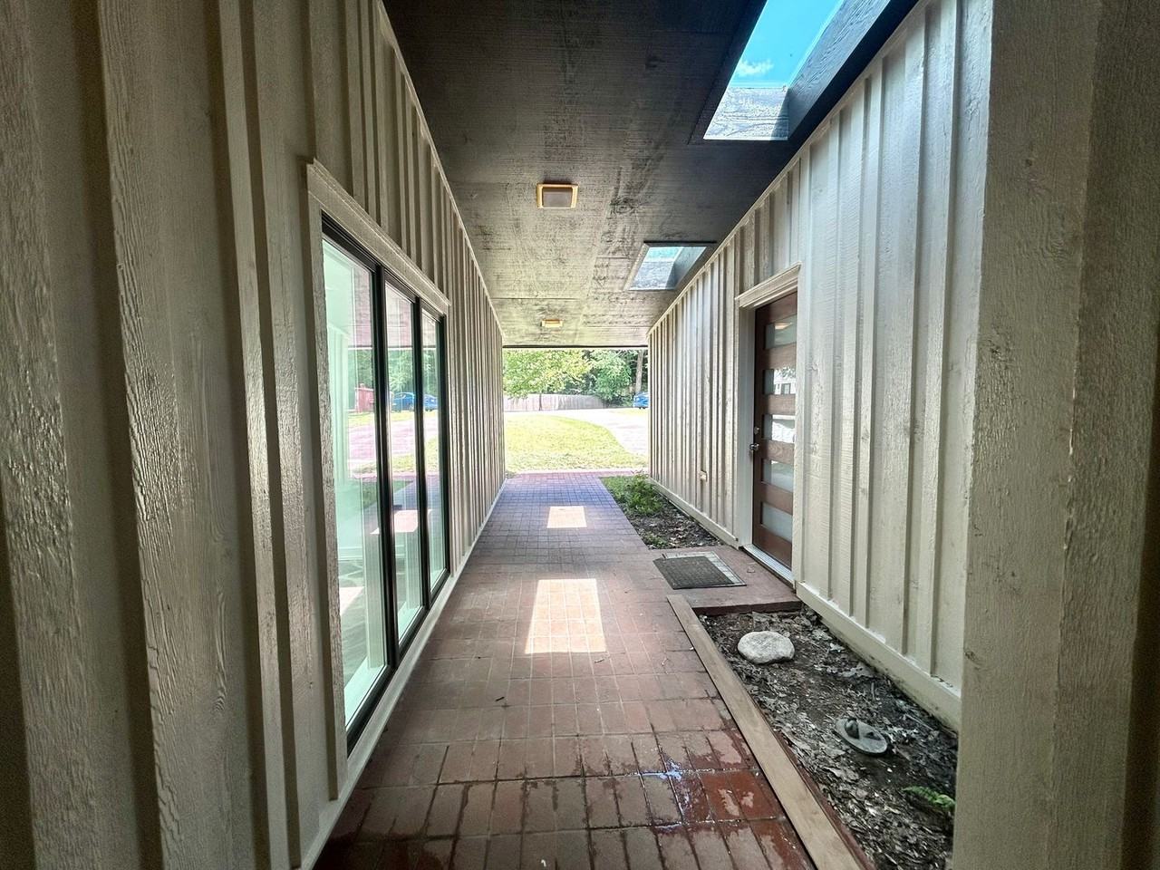 547 N Gray Ave - Photo 3 of 50