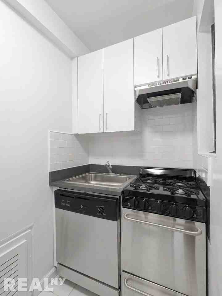 E 35th St #10H - Photo 3 of 7