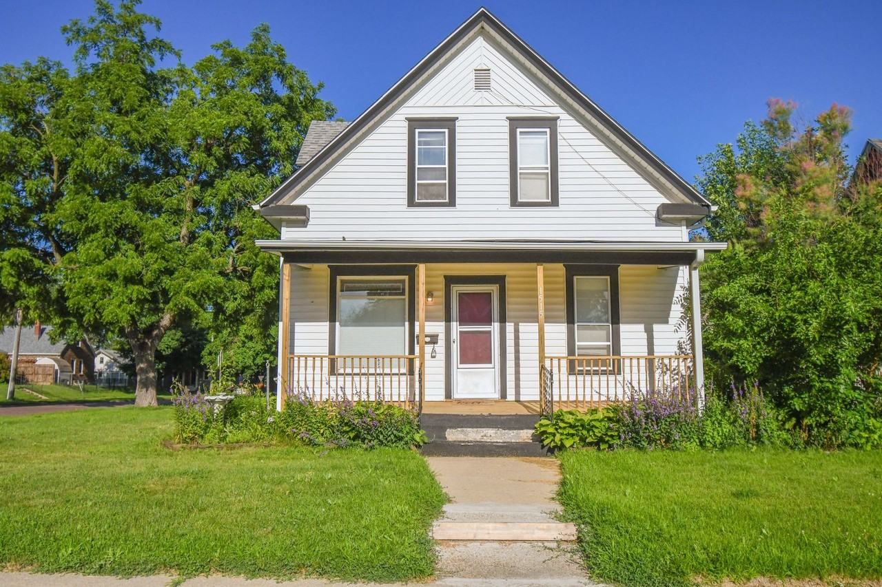 1515 S Duluth Ave - Photo 2 of 43