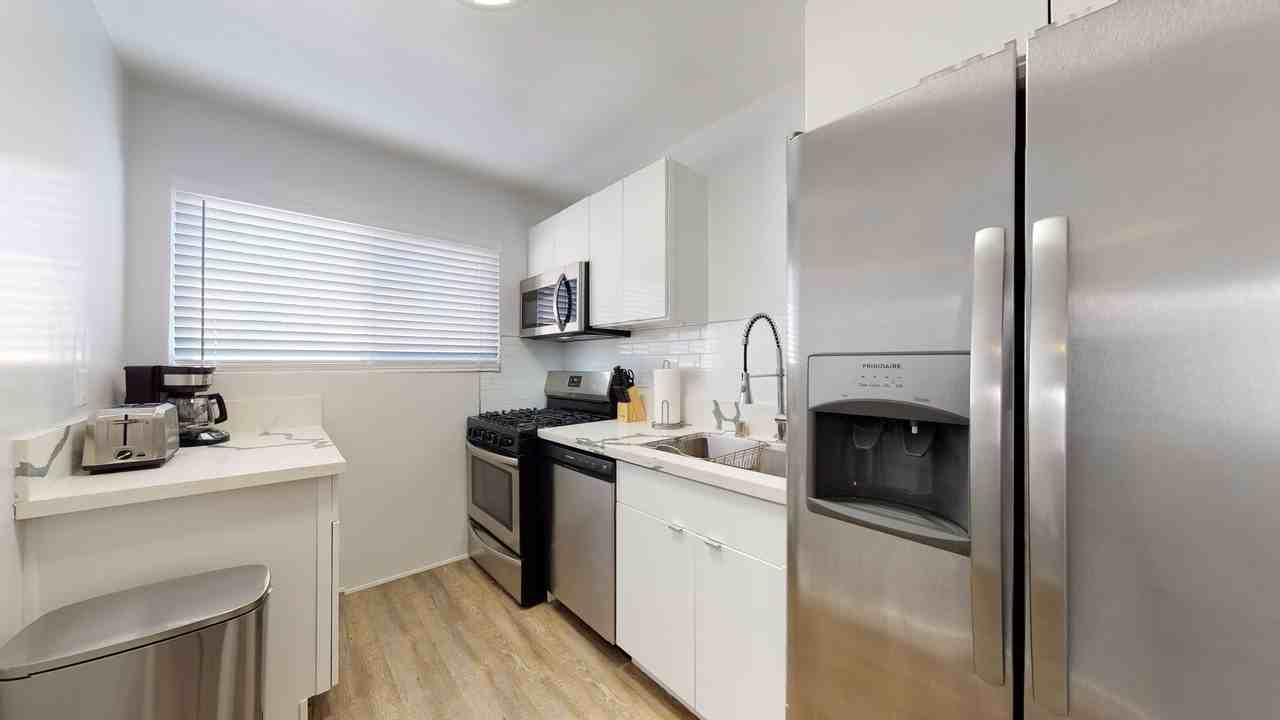 Runyon Canyon Properties, LLC (1641 N. Poinsettia Place) - Photo 5 of 7