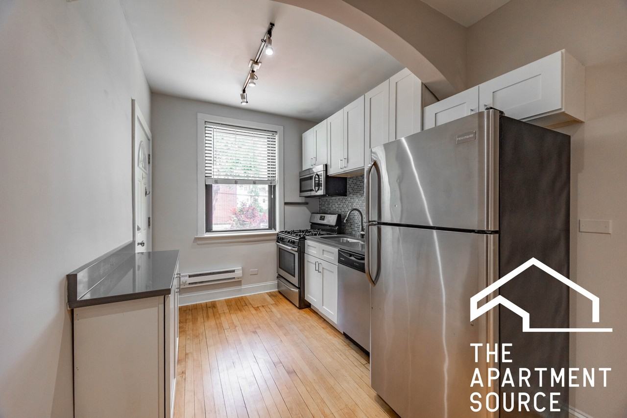 N Rockwell St #B1 - Photo 2 of 11