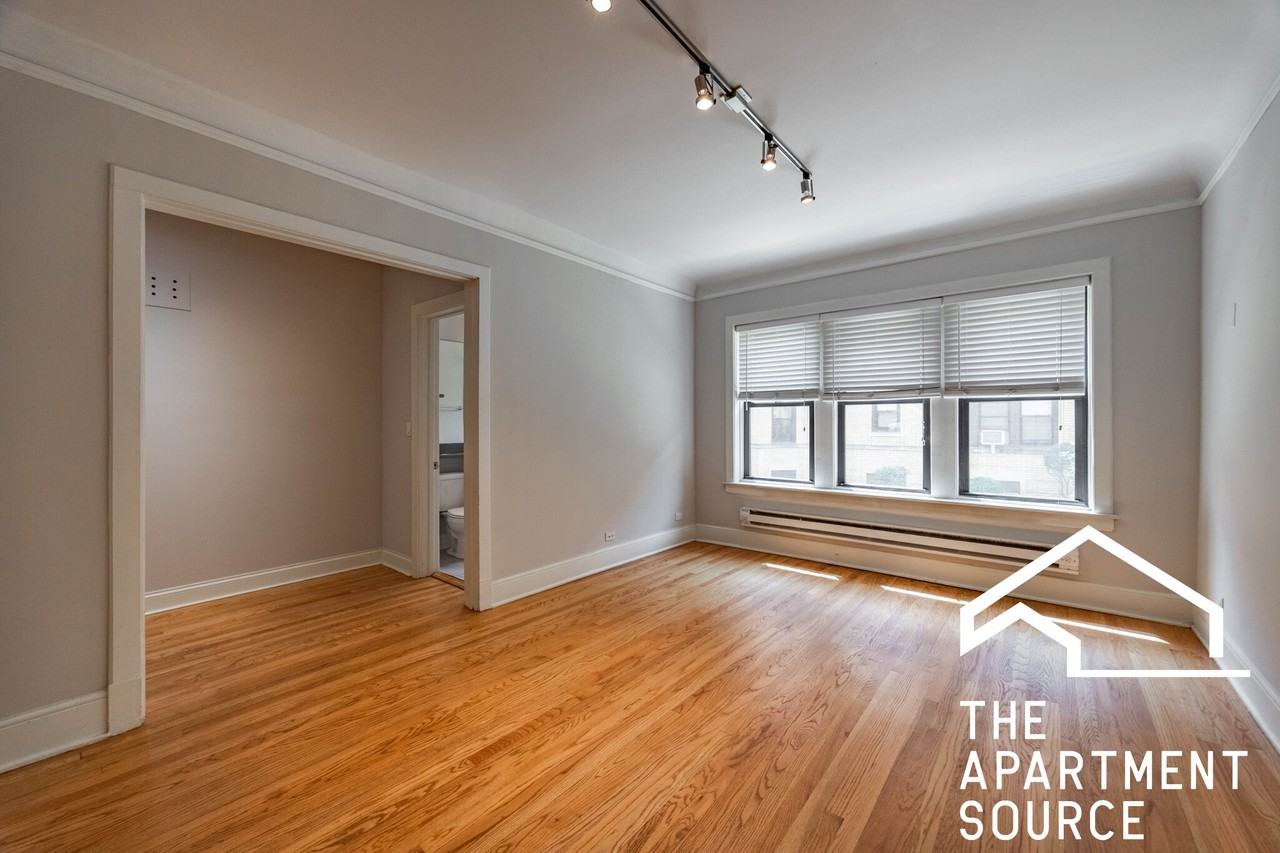 N Rockwell St #B1 - Photo 3 of 11