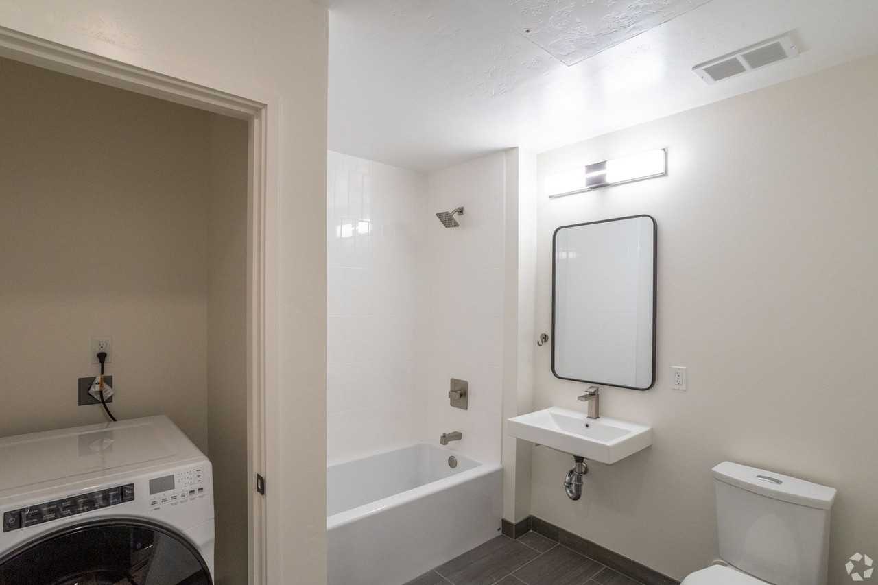 2800 Broad St #304 - Photo 4 of 9