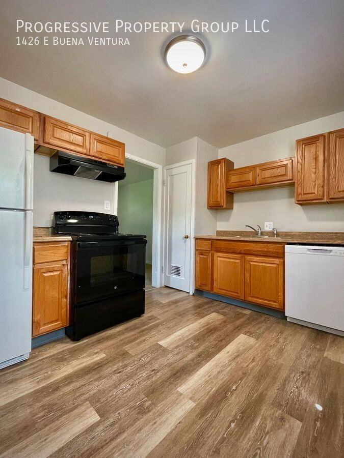 1426 E Buena Ventura St - Photo 2 of 20