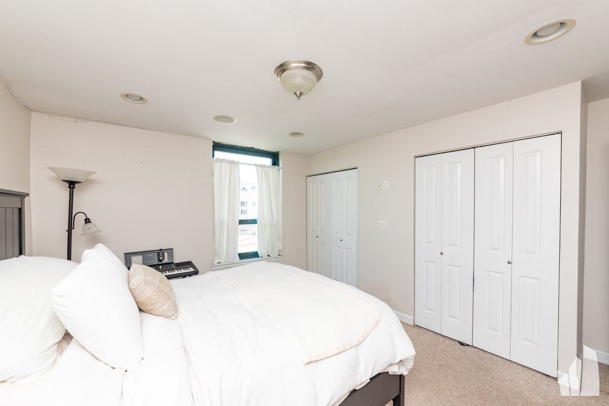 3900 N Pine Grove Ave #802 - Photo 7 of 10