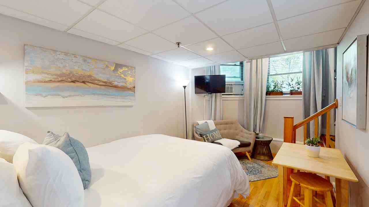 1029 Beacon St #A - Photo 3 of 10