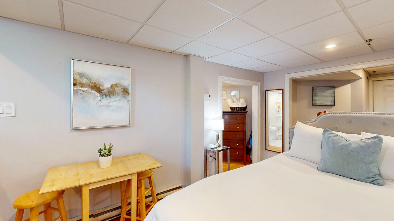 1029 Beacon St #A - Photo 4 of 10