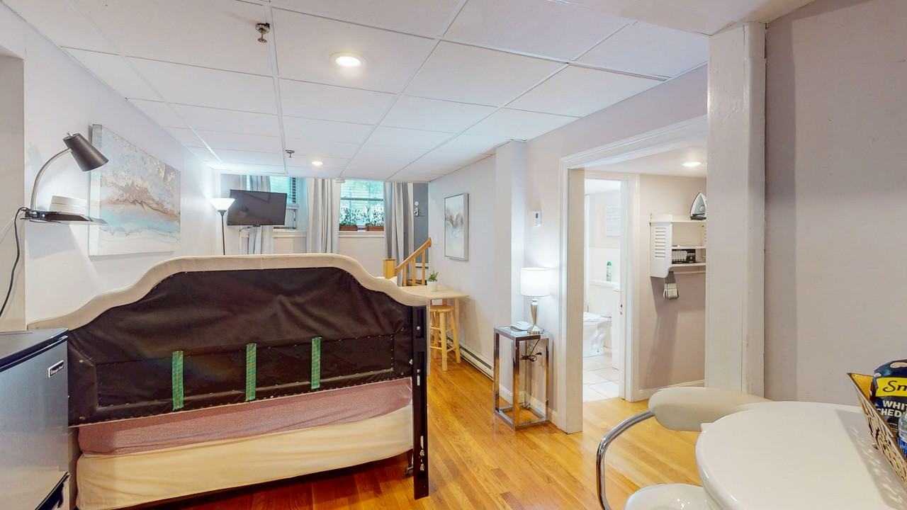 1029 Beacon St #A - Photo 5 of 10