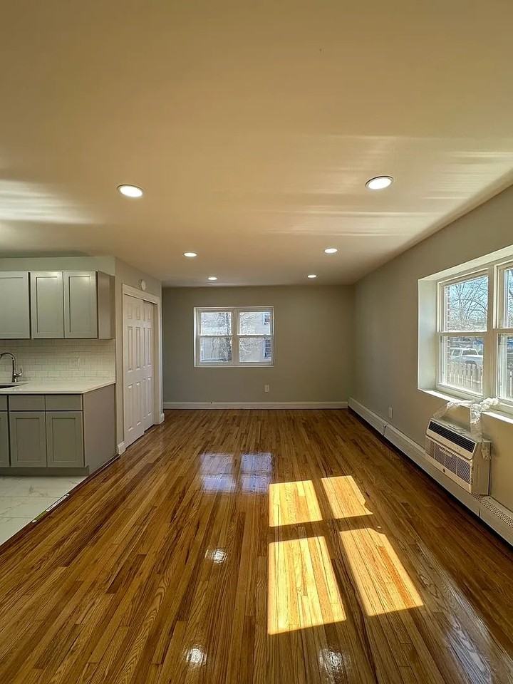 346 Franklin Place #1 - Photo 4 of 4