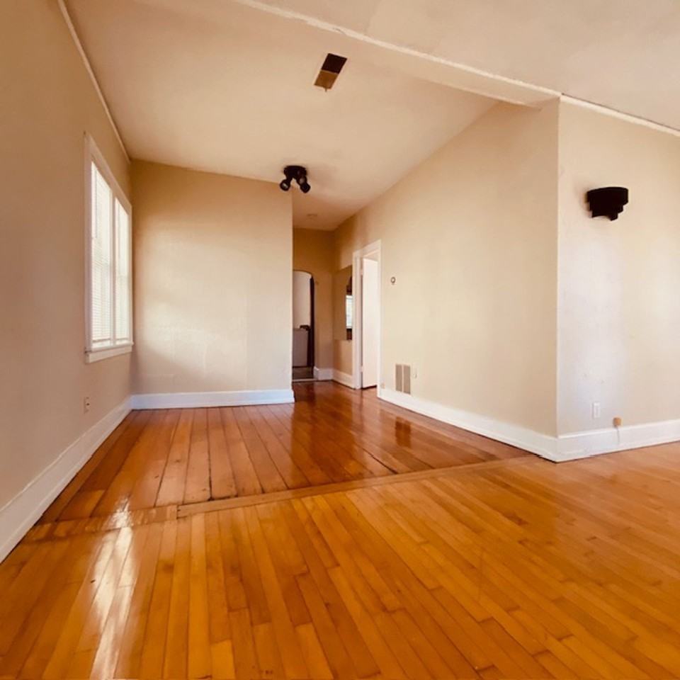 2474 N Bartlett Ave - Photo 3 of 26