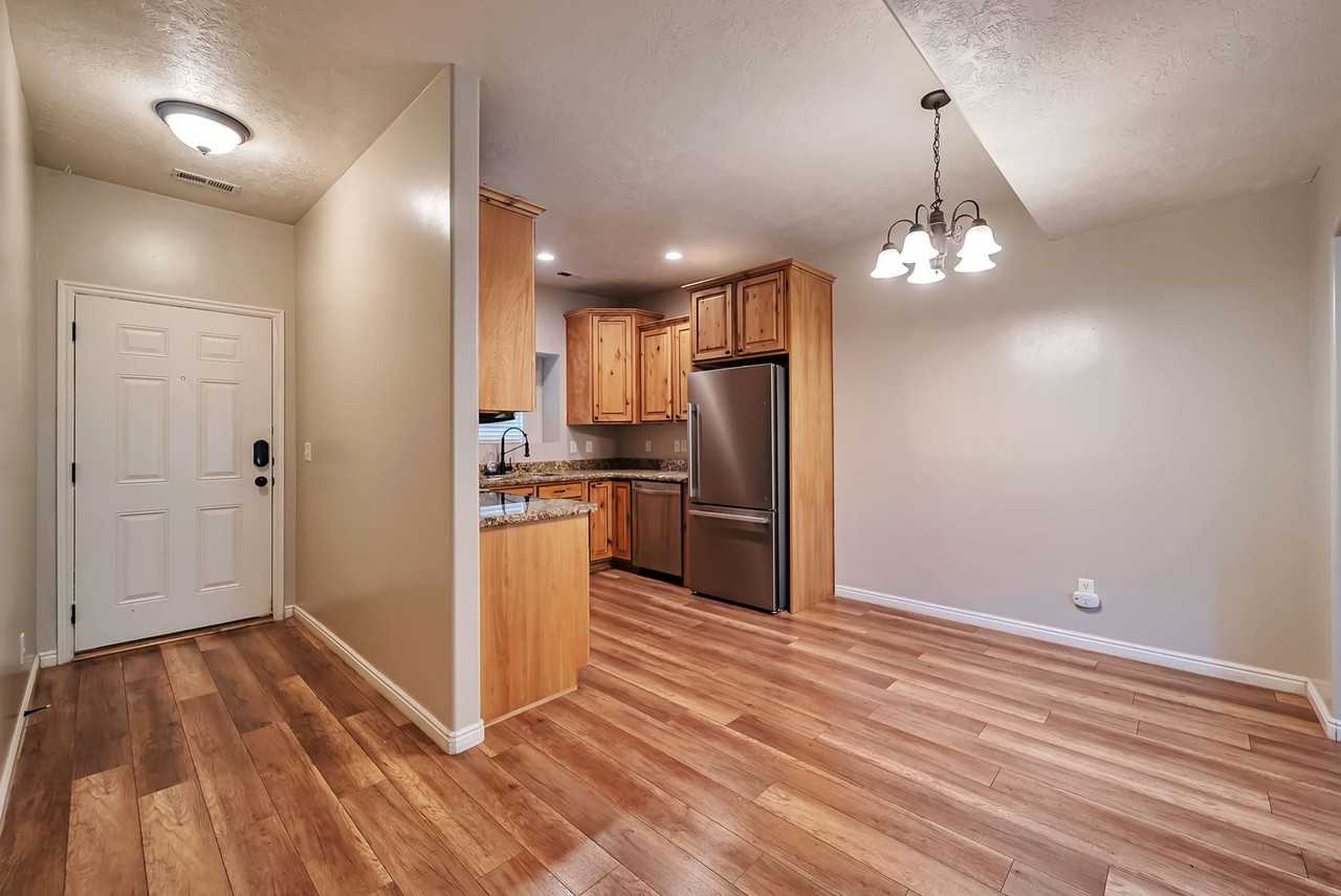 2409 W Adelaide Dr - Photo 3 of 27