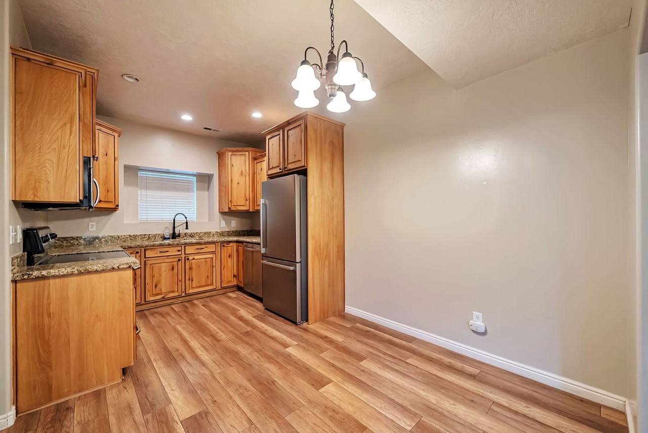 2409 W Adelaide Dr - Photo 4 of 27